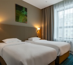 Стандартный номер с видом на город c двумя односпальными кроватями в Cosmos Omsk Hotel