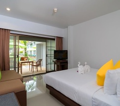 Трёхместный номер Deluxe с балконом в The Briza Beach Resort Khaolak
