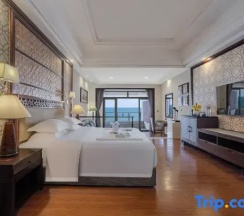 Двухместный номер Grand с видом на море двуспальная кровать в Country Garden Silver Beach Hotel