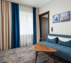 Двухместный люкс двуспальная кровать в Courtyard by Marriott Tashkent