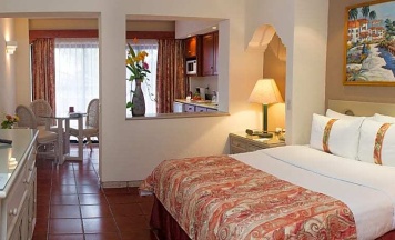Двухместный люкс с видом на море двуспальная кровать в The Palms Resort of Mazatlan