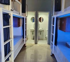 Кровать в общем номере в The Little Nest Phuket