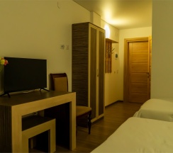 Трехместный стандартный номер на двух-трех гостей с балконом и видом во двор(Корпус Б) в Оптимист