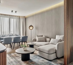 Люкс на высоком этаже с доступом в лаундж c 1 комнатой с видом на озеро в Crowne Plaza Sofia by IHG