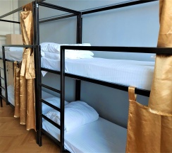 Нижнее место в общем 8ми местном номере №410 в Bla Bla Hostel