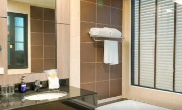 Двухместный номер Premier с видом на воду (2 отдельные кровати) в Deevana Plaza Phuket