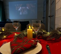 Дом у бассейна с 2 спальнями, беседкой и мангалом в Мы дома-Зеркальный лес