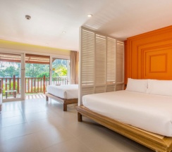 Четырёхместный номер Grand Deluxe с видом на бассейн в Arinara Beach Resort Phuket