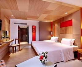 Двухместный номер Superior с видом на бассейн двуспальная кровать в Patong Beach Hotel