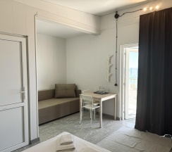 Бунгало улучшенное с 1 двуспальной кроватью №4 в 9-й километр