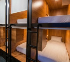 Brown capsules - Верхнее спальное место в общей комнате для мужчин и женщин (4 капсулы) в Mariel