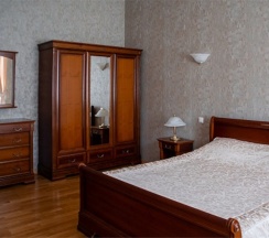 Сюит трехкомнатный в Карпинский