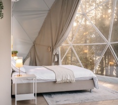 Купол двухуровневый с видом на озеро и закат в Fusion Inn