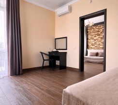 2х комнатный 4х местный номер с балконом в Alpen House