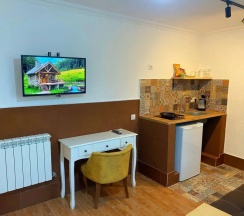 Трёхместный номер Standard с видом на город в Отель Orange Kutaisi
