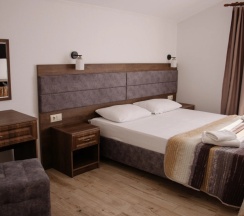 Четырёхместные апартаменты с 2 комнатами с балконом и с видом на море в Талион