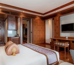 Двухместный номер с видом на океан двуспальная кровать в Marina Phuket Resort