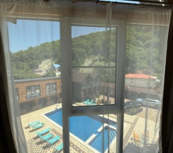 Шестиместный семейный люкс с видом на горы в Golden House Hotel