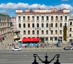 Стандартный номер с видом на Невский проспект в Goodrest