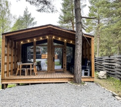 Коттедж c 1 комнатой с видом на горы в Grey house