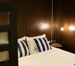 Семейный номер Standard в STrips the Poshtel - Hostel