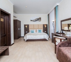 Номер стандарт улучшенный с 1 двуспальной кроватью в Колибри