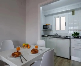 Трёхместные апартаменты Superior c 1 комнатой в Apartamentos California