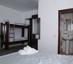 Четырёхместный номер Standard с балконом в Oniks