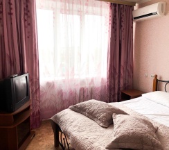 Двухкомнатный Комфорт с одной двуспальной кроватью и диваном (One bedroom) в Светлана