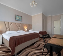 Джуниор Сюит в Лабиринт