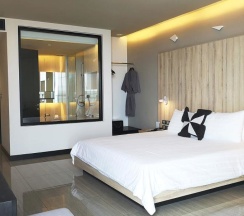 Двухместный номер Deluxe с видом на море двуспальная кровать в Tsix5 Phenomenal Hotel Pattaya