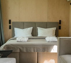 ДОМ ЛЕС  (Дом в Лесу) в Катунь Dom Hotels