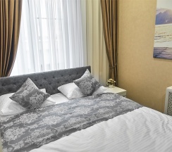 Двухместный стандарт с двуспальной кроватью (7) в July hotel
