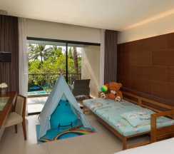 Двухместный номер Deluxe с балконом и с видом на бассейн двуспальная кровать в Отель Novotel Phuket Kata Avista Resort And Spa