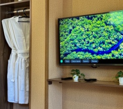 Трёхместный номер Супериор c 1 комнатой с балконом и с красивым видом из окна в Aimara