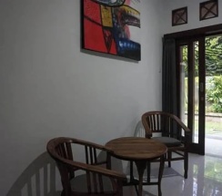 Двухместный номер Standard с балконом и с видом на сад двуспальная кровать в Mai Guesthouse Sanur