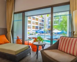 Двухместный номер Premier с видом на воду (двуспальная кровать) в Deevana Plaza Phuket