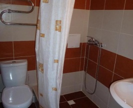 Комната стандарт с 1 односпальной и 1 двуспальной кроватью c балконом в Эллас