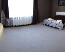 Семейный номер с двухместной кроватью, тахтой и диваном в Люксембург