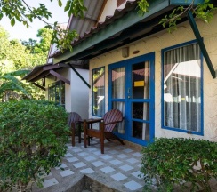 Двухместное бунгало с видом на сад двуспальная кровать в Good Days Lanta Beach Resort