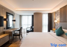 Одноместная студия Deluxe с 2 комнатами двуспальная кровать в Отель Citrus Suites Sukhumvit 6 by Compass Hospitality