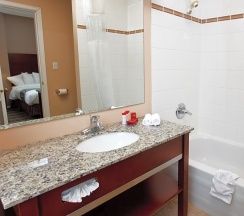Четырёхместный люкс в Ramada Limited Vancouver Downtown