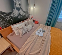 № 11 (Самая большая кровать Kingsize Bed) в Home