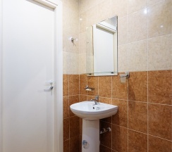 Четырехместный "Семейный" двухкомнатный с большой кроватью и диваном в Комфорт