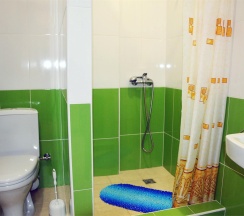 Семейный двухкомнатный с террасой и видом на море в Aqualife