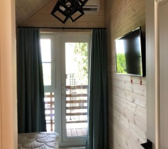 Коттедж с 3 комнатами с балконом и с красивым видом из окна в Лазурный берег