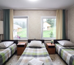 Tрёхместный номер с душем №4 в Кедр Золотой