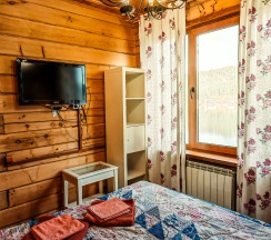 Двухместный номер с общим душем и туалетом в Дом на Телецком