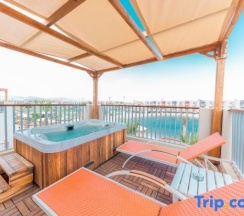 Люкс Posh Club Jacuzzi в Sunrise Crystal Bay Resort