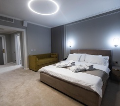 Номер стандарт улучшенный с 1 двуспальной кроватью (с завтраком) в Тарей